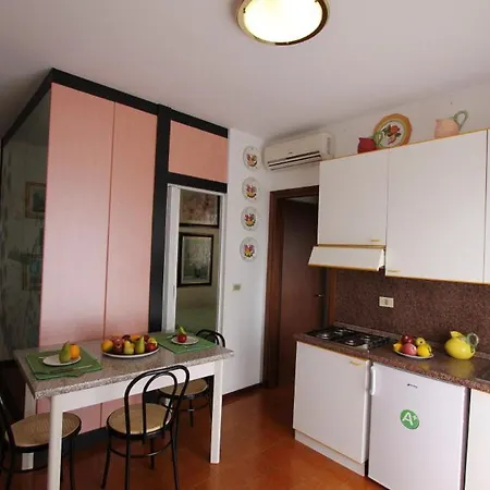 Apartment Valbella Con Piscina
